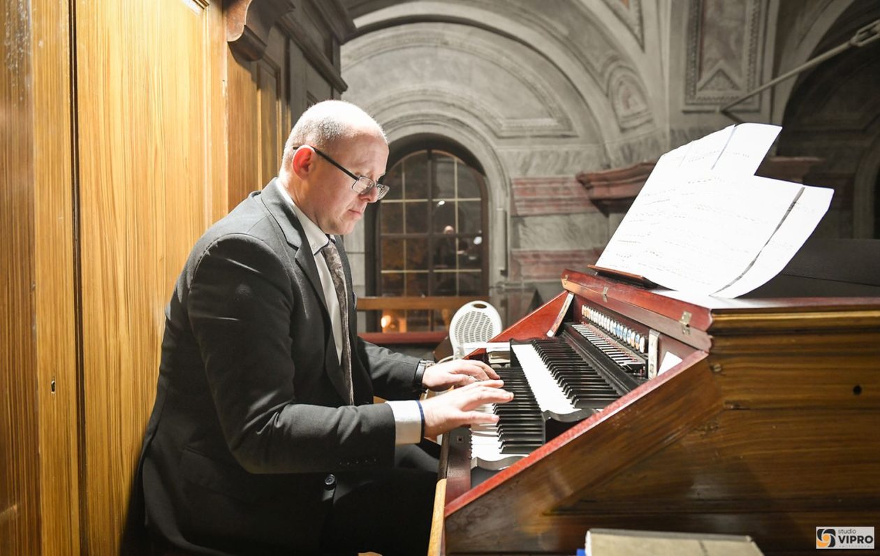 VRSNI DUO Orguljaš i trubač razveselili publiku u crkvi sv. Jakoba u Prelogu (6) VRSNI DUO Orguljaš i trubač razveselili publiku u crkvi sv. Jakoba u Prelogu (6)