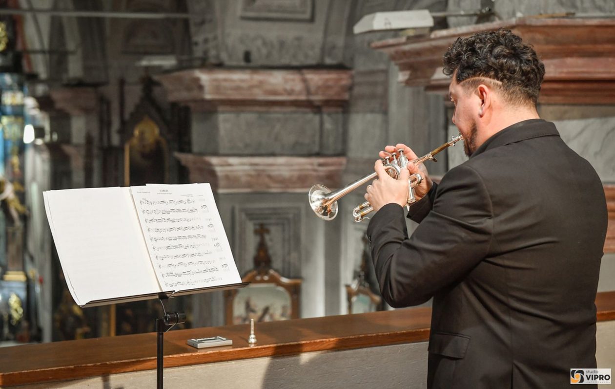 VRSNI DUO Orguljaš i trubač razveselili publiku u crkvi sv. Jakoba u Prelogu (7) VRSNI DUO Orguljaš i trubač razveselili publiku u crkvi sv. Jakoba u Prelogu (7)