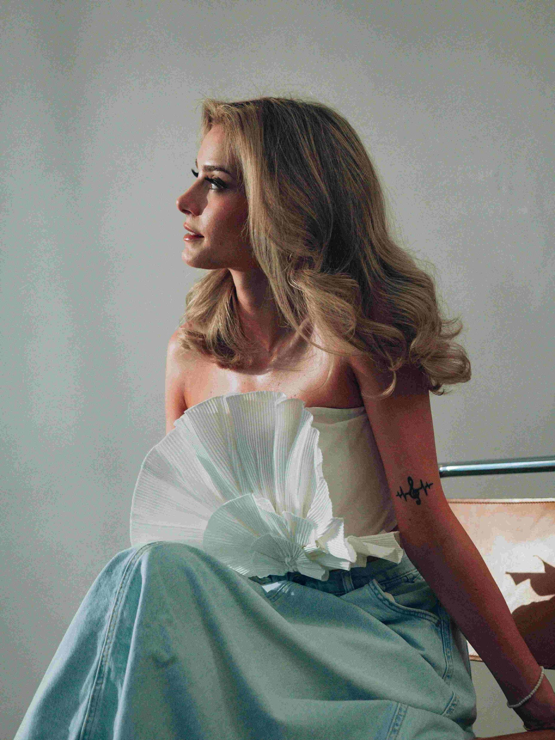 Vanessa Kralj novi singl ‘Digni glavu’ (7)