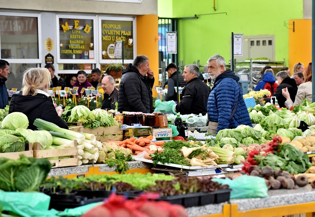 Varaždinski plac (15) Varaždinski plac (15)