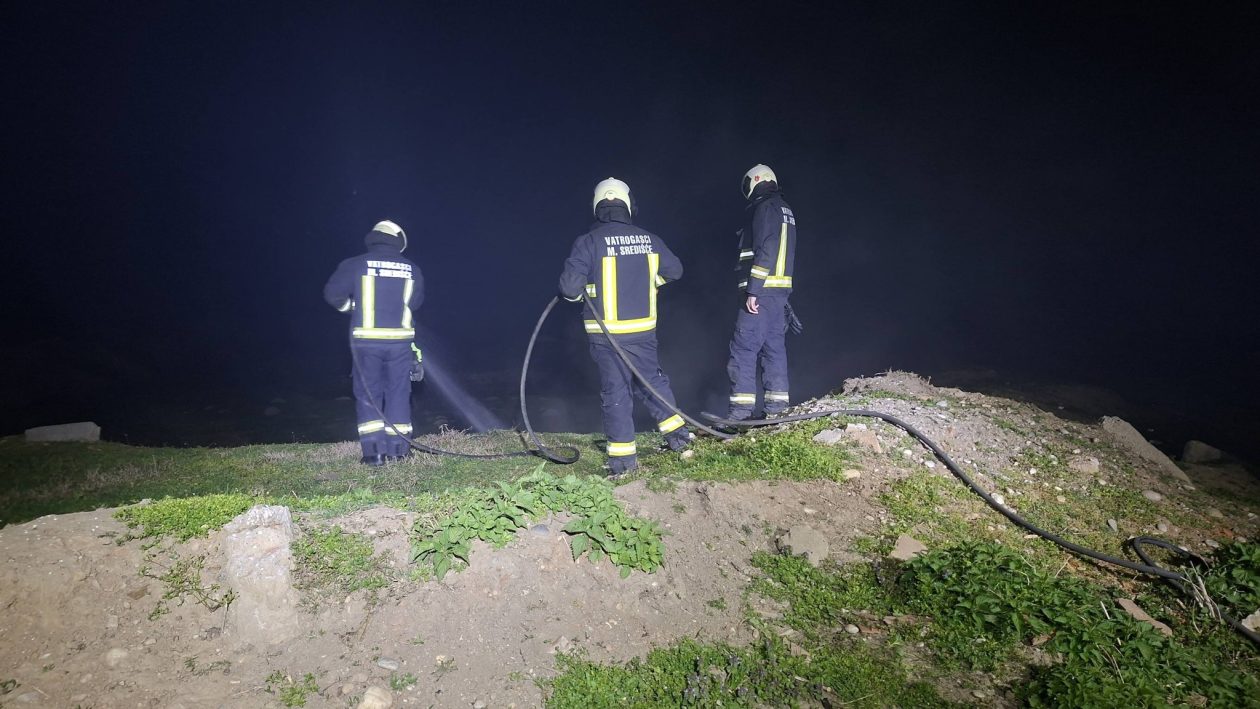 Vatrogasci Mursko Središće požar vatra vatrogasvi (2) Vatrogasci Mursko Središće požar vatra vatrogasvi (2)