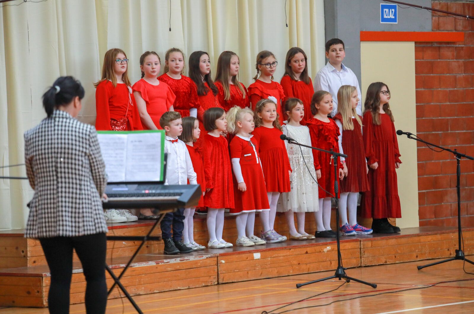 Vecer pjesme i plesa 2024 (11 of 92)