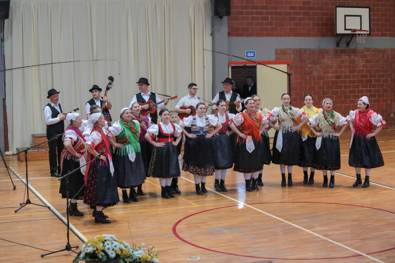 Vecer pjesme i plesa 2024 (64 of 92)