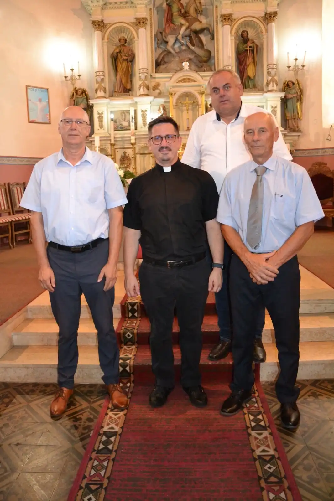 Velečasni Silvio Košćak preuzeo službu župnika u Župi Sveti Juraj u Trnju (9)