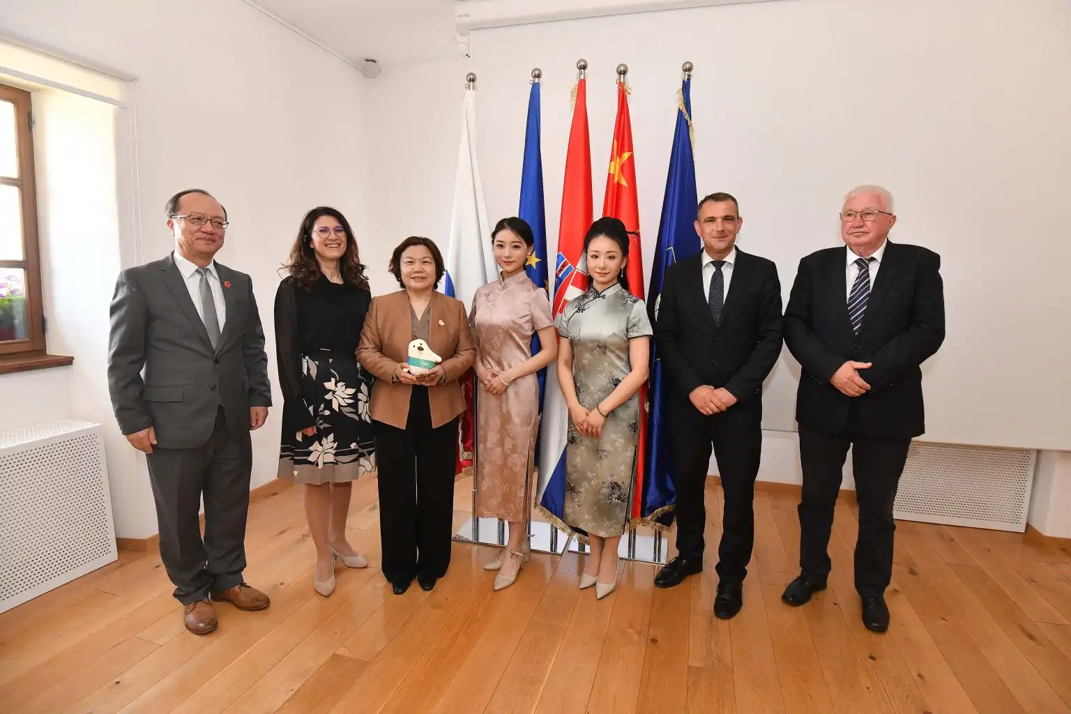 Veleposlanica Kine u Međimurju (4) Veleposlanica Kine u Međimurju (4)