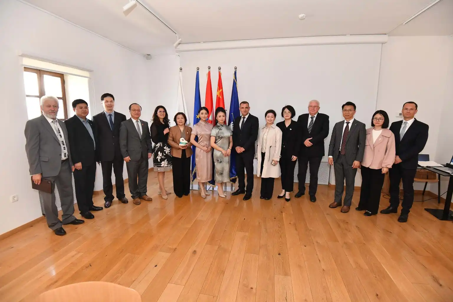 Veleposlanica Kine u Međimurju (5) Veleposlanica Kine u Međimurju (5)