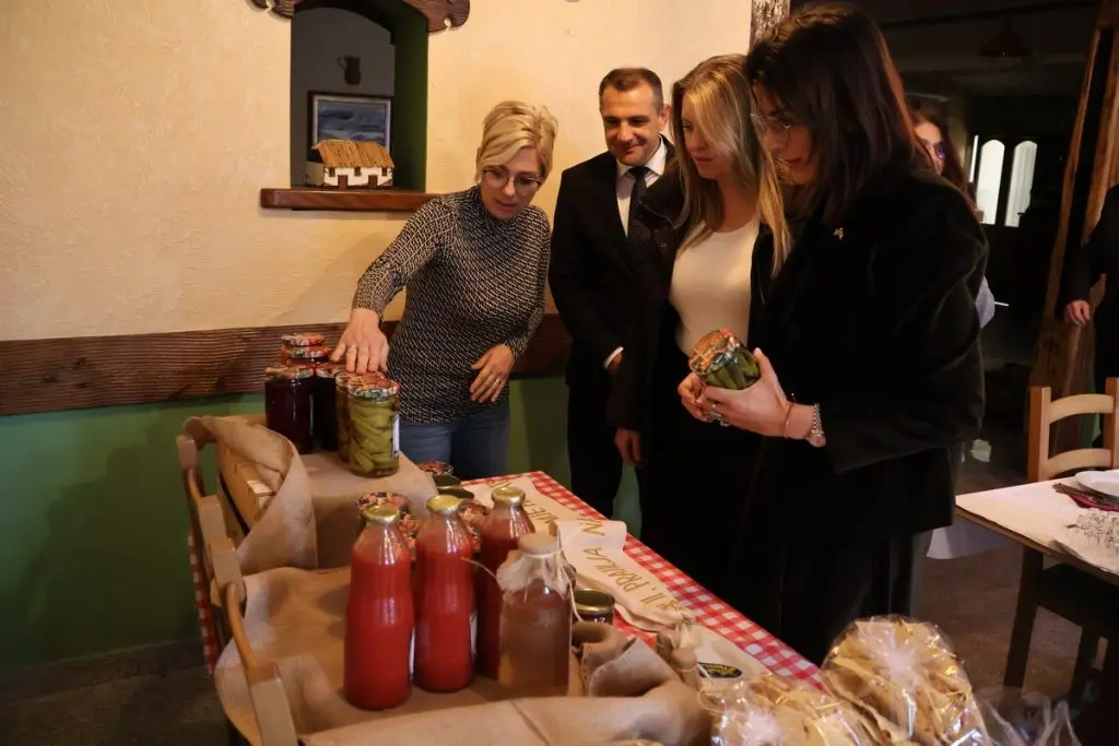 Veleposlanica SAD-a u Republici Hrvatskoj Nathalie Rayes u posjetu Međimurju (20)