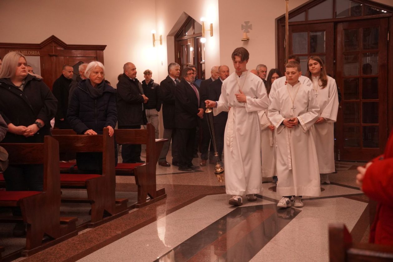 Veliki četvrtak Župa svetoga Antuna Padovanskog Čakovec (1) Veliki četvrtak Župa svetoga Antuna Padovanskog Čakovec (1)