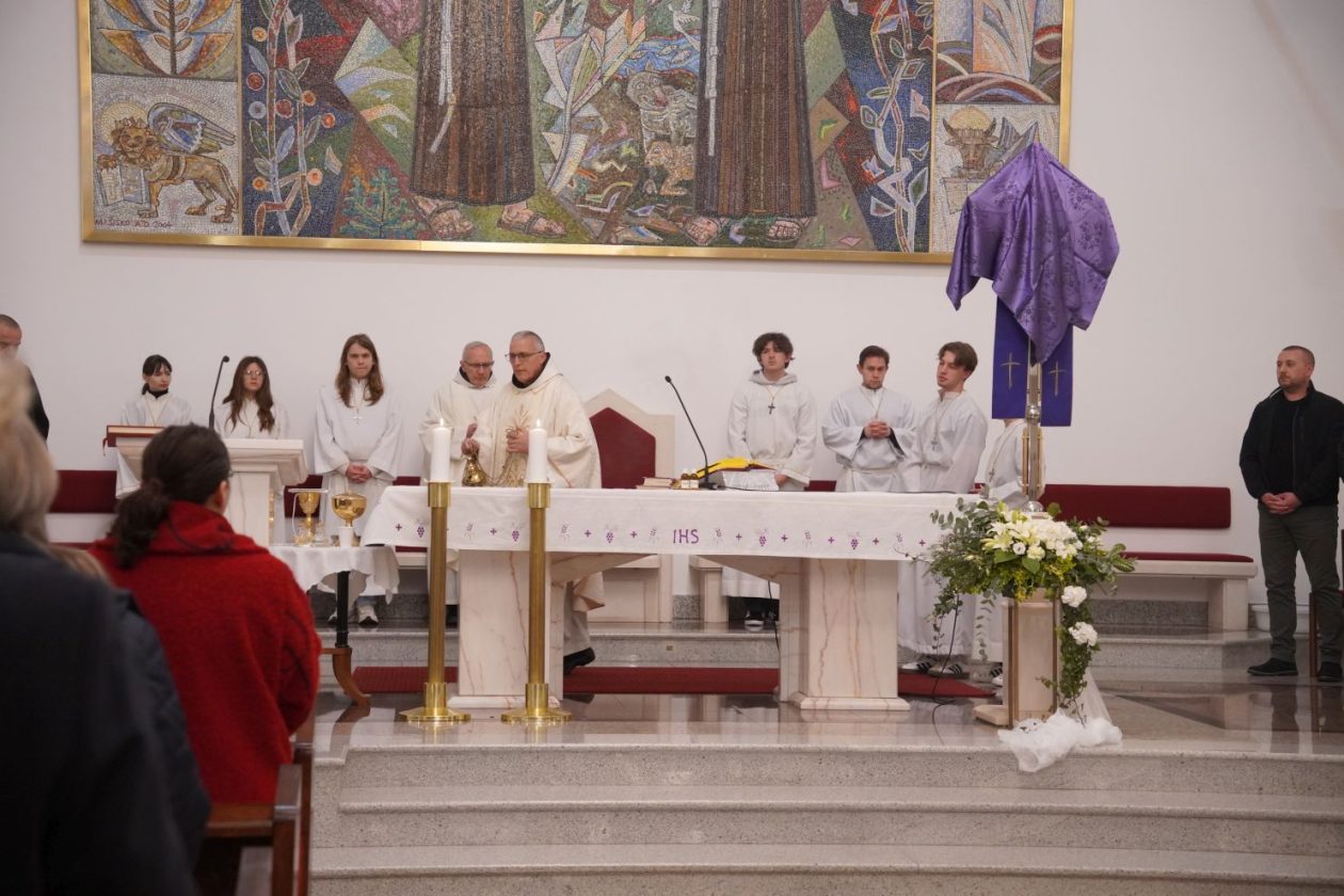 Veliki četvrtak Župa svetoga Antuna Padovanskog Čakovec (10) Veliki četvrtak Župa svetoga Antuna Padovanskog Čakovec (10)