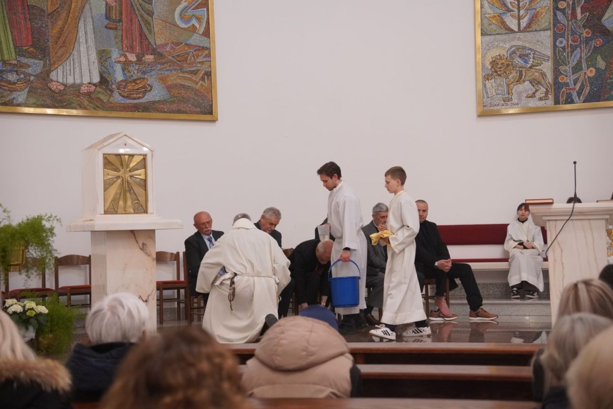 Veliki četvrtak Župa svetoga Antuna Padovanskog Čakovec (21) Veliki četvrtak Župa svetoga Antuna Padovanskog Čakovec (21)