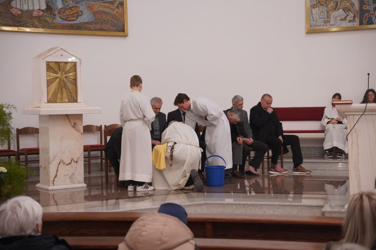 Veliki četvrtak Župa svetoga Antuna Padovanskog Čakovec (22) Veliki četvrtak Župa svetoga Antuna Padovanskog Čakovec (22)