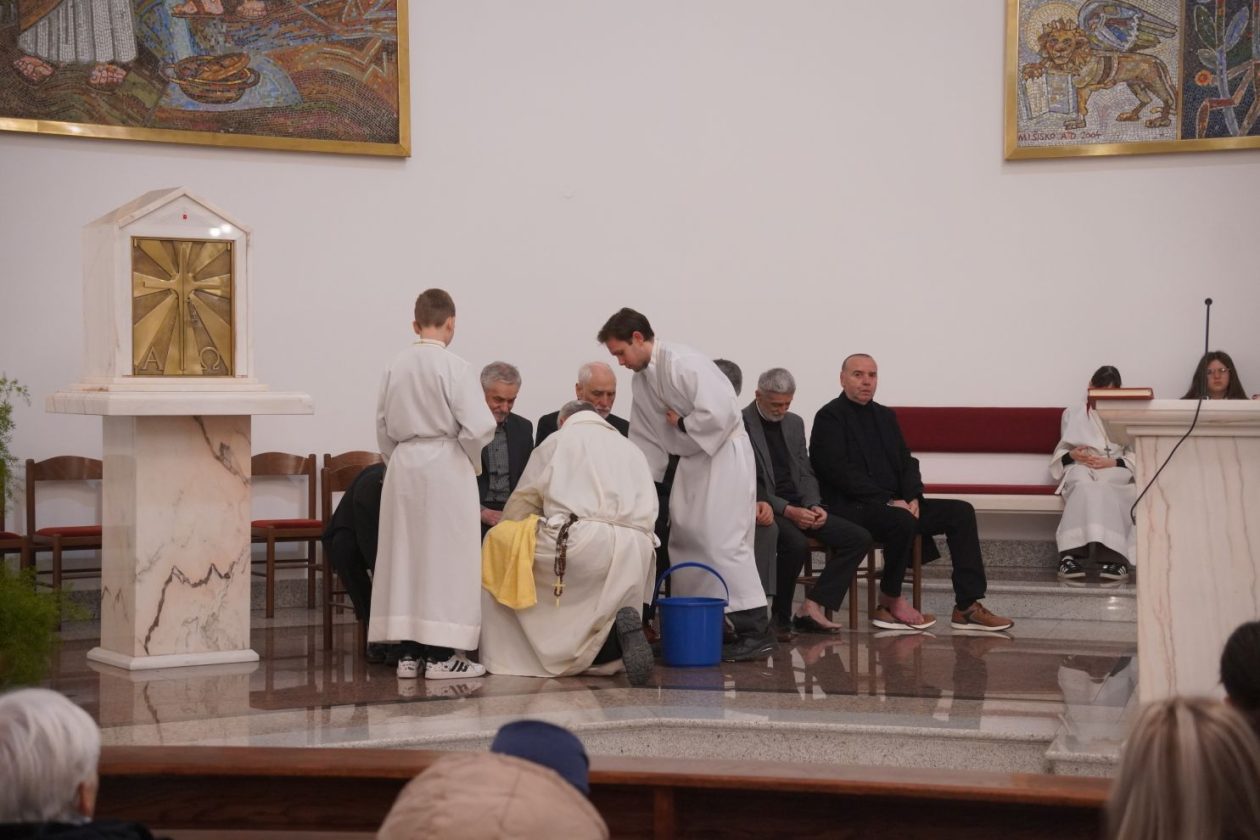 Veliki četvrtak Župa svetoga Antuna Padovanskog Čakovec (23) Veliki četvrtak Župa svetoga Antuna Padovanskog Čakovec (23)