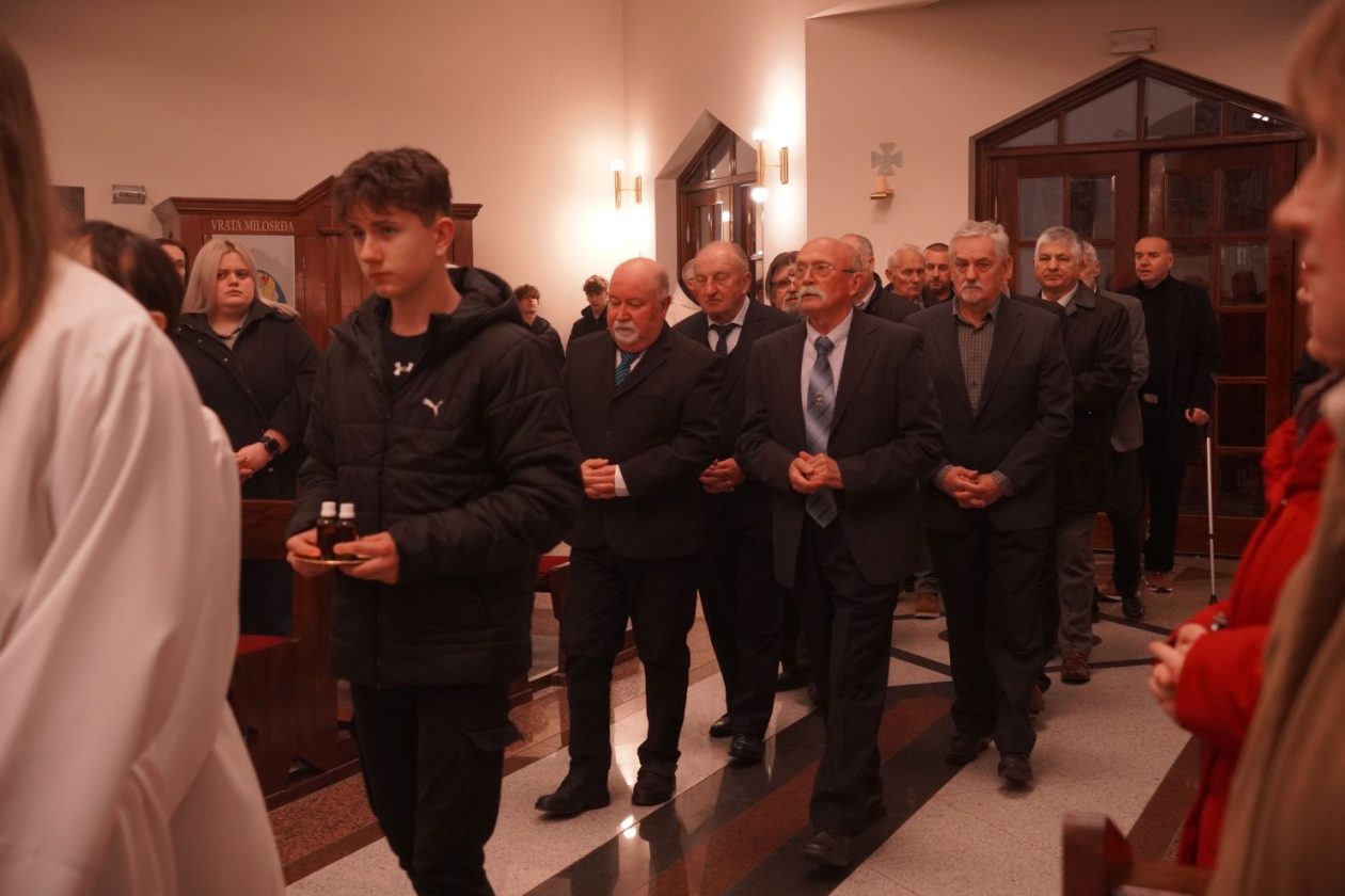 Veliki četvrtak Župa svetoga Antuna Padovanskog Čakovec (3) Veliki četvrtak Župa svetoga Antuna Padovanskog Čakovec (3)