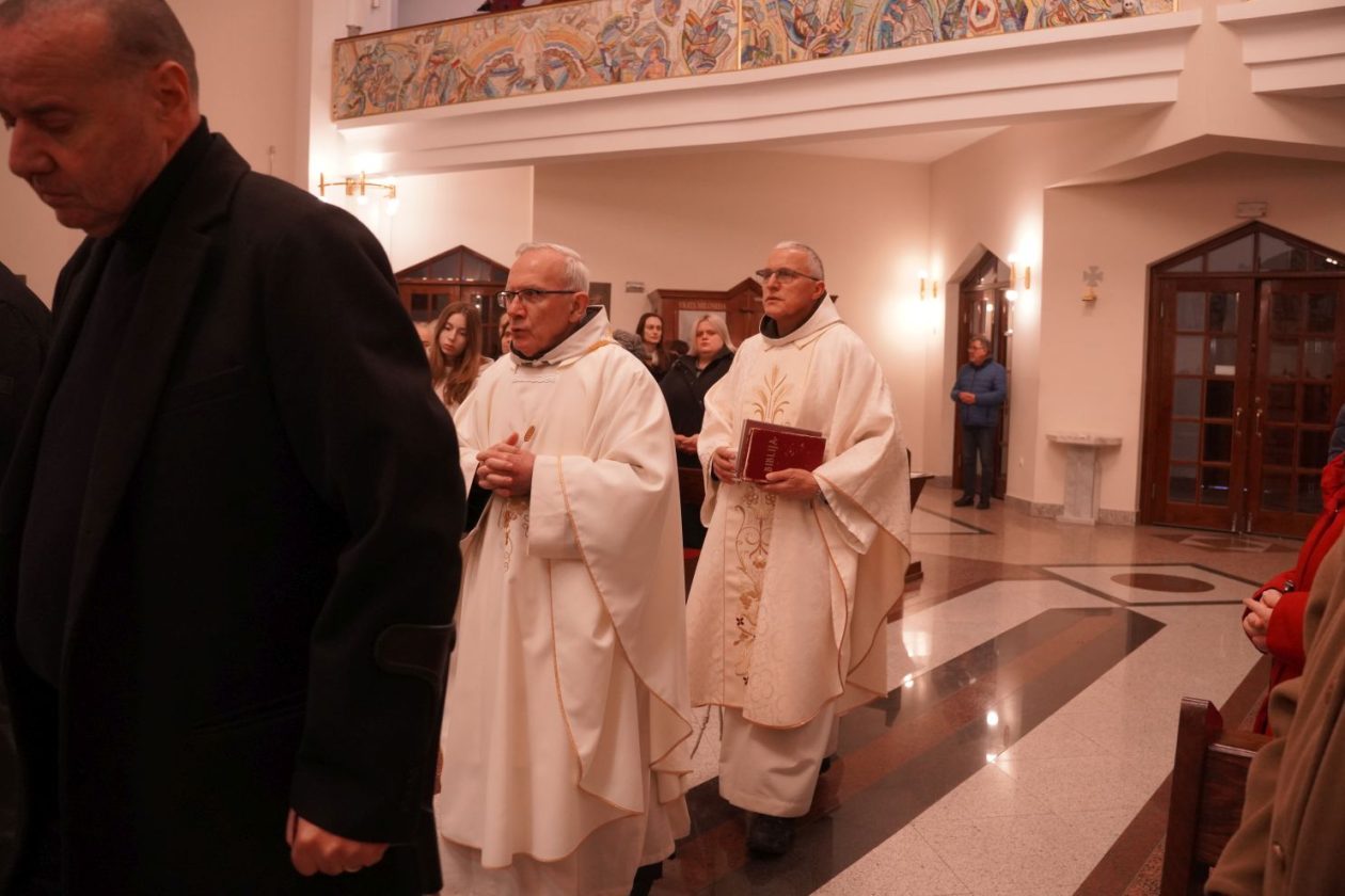 Veliki četvrtak Župa svetoga Antuna Padovanskog Čakovec (7) Veliki četvrtak Župa svetoga Antuna Padovanskog Čakovec (7)