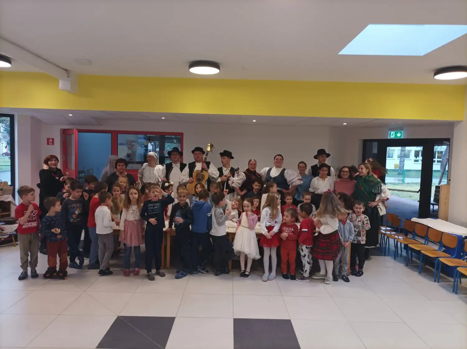 Veseli Međimurci razveselili mališane Cipelice povodom Valentinova (1)