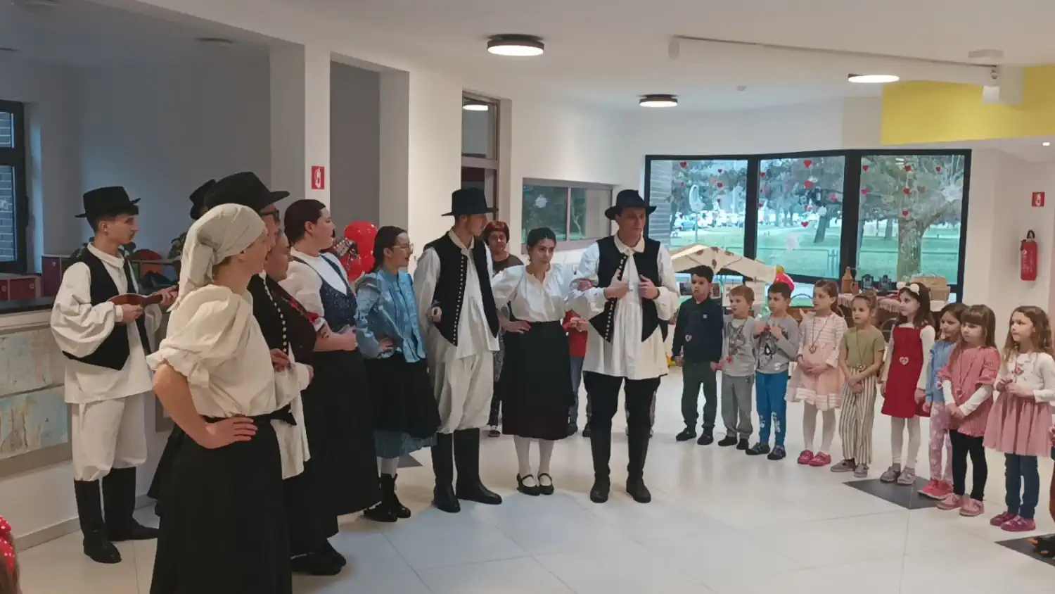 Veseli Međimurci razveselili mališane Cipelice povodom Valentinova (19) Veseli Međimurci razveselili mališane Cipelice povodom Valentinova (19)