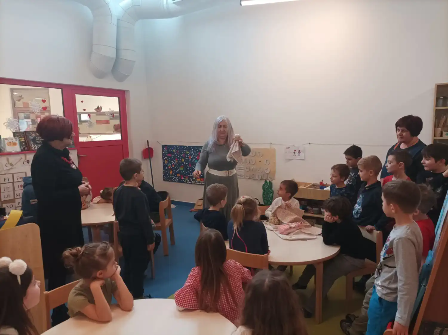 Veseli Međimurci razveselili mališane Cipelice povodom Valentinova (20) Veseli Međimurci razveselili mališane Cipelice povodom Valentinova (20)