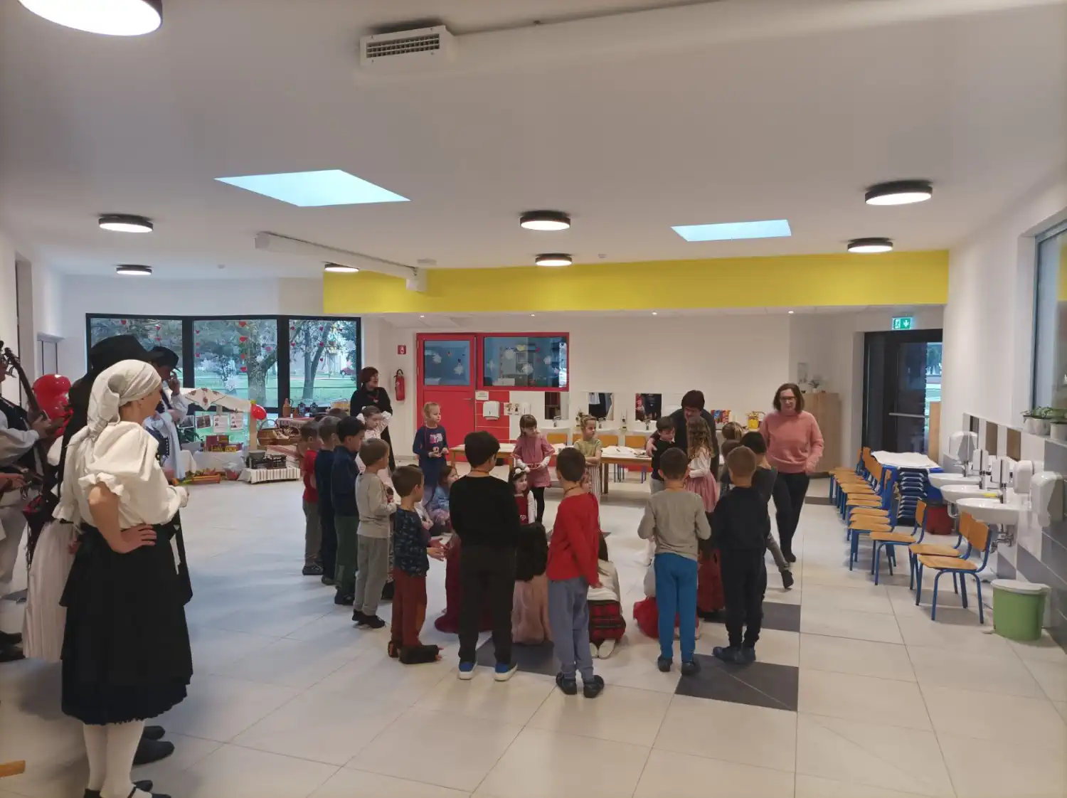 Veseli Međimurci razveselili mališane Cipelice povodom Valentinova (21) Veseli Međimurci razveselili mališane Cipelice povodom Valentinova (21)