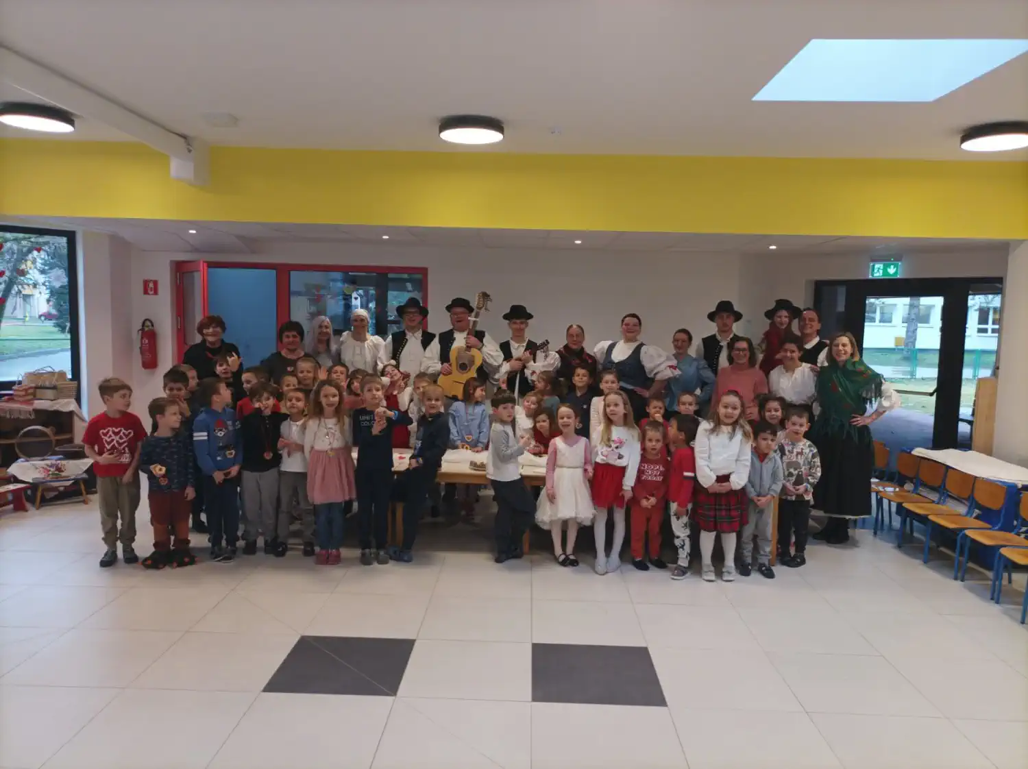 Veseli Međimurci razveselili mališane Cipelice povodom Valentinova (9) Veseli Međimurci razveselili mališane Cipelice povodom Valentinova (9)