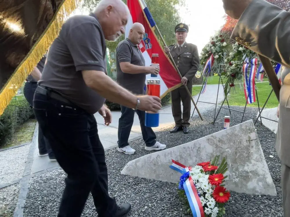 Veterani 34. inženjerijske bojne Čakovec obilježili 33. obljetnicu uz počast suborcima i sjećanja na ratne dane (16) Veterani 34. inženjerijske bojne Čakovec obilježili 33. obljetnicu uz počast suborcima i sjećanja na ratne dane (16)