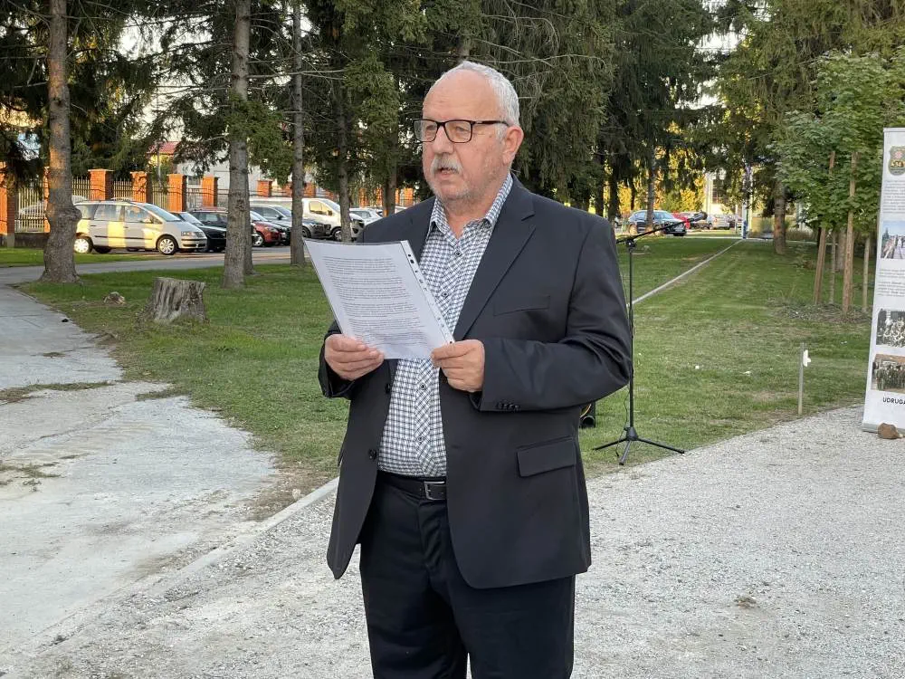 Veterani 34. inženjerijske bojne Čakovec obilježili 33. obljetnicu uz počast suborcima i sjećanja na ratne dane (3) Veterani 34. inženjerijske bojne Čakovec obilježili 33. obljetnicu uz počast suborcima i sjećanja na ratne dane (3)