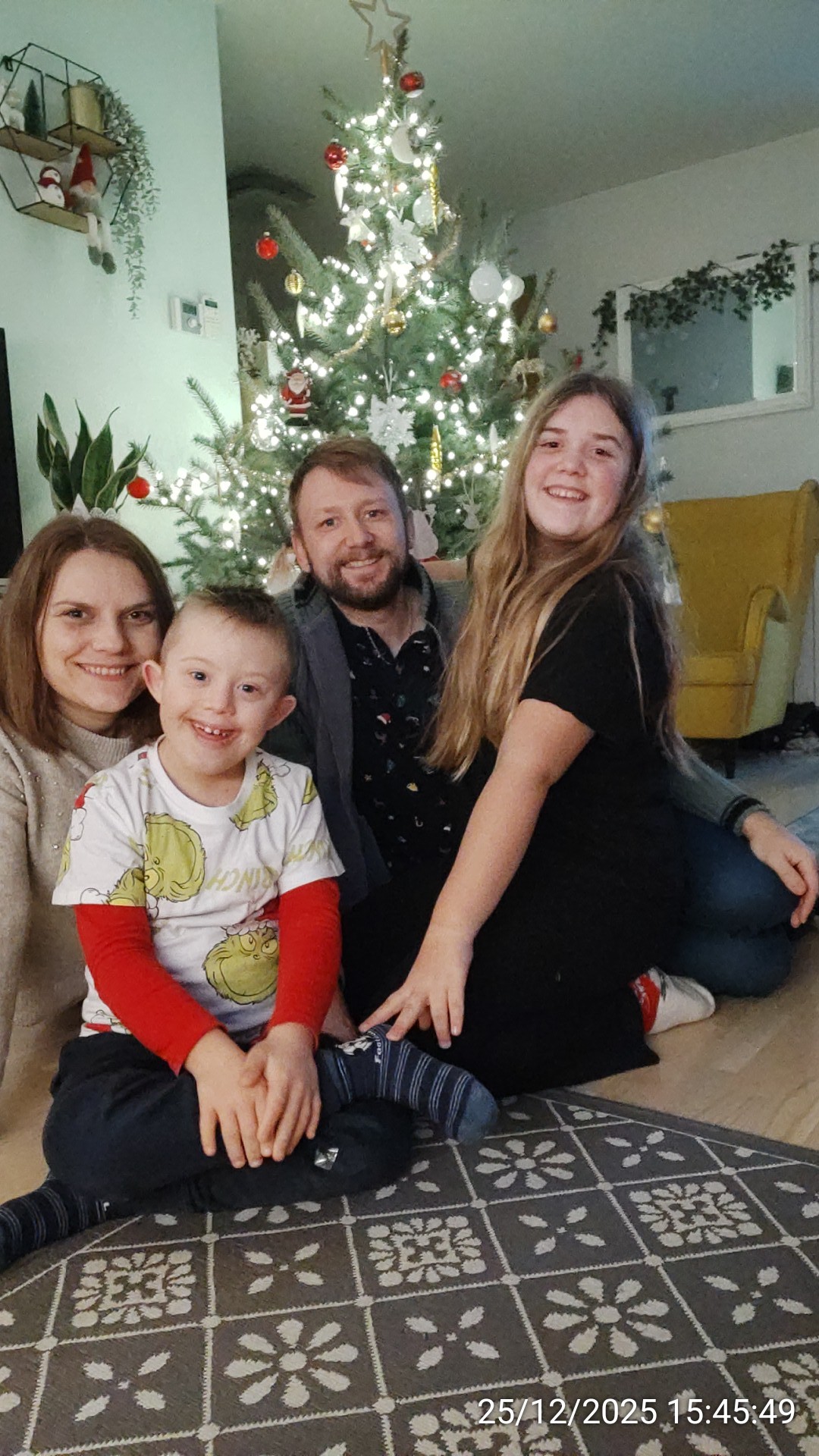 Yaw:127.84953,Pitch:3.2900077270305377,Roll:-2.6772908425359674