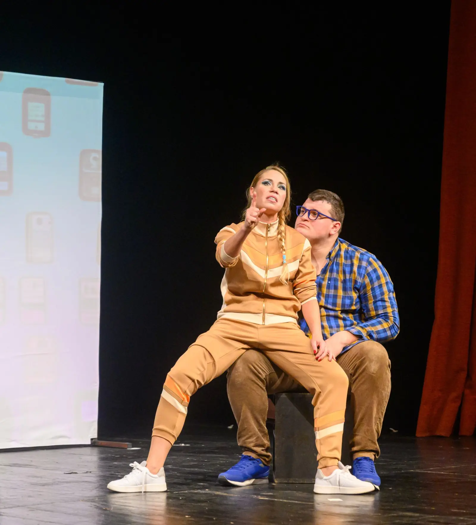 Vinča i Tinderella (3)