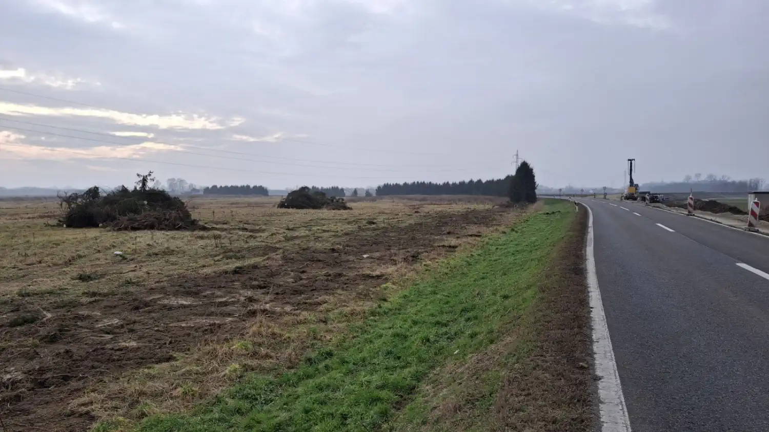 Vizura Draškovca se (opet) promijenila – u dva dana nestao drvored na ulazu u naselje (4) Vizura Draškovca se (opet) promijenila – u dva dana nestao drvored na ulazu u naselje (4)