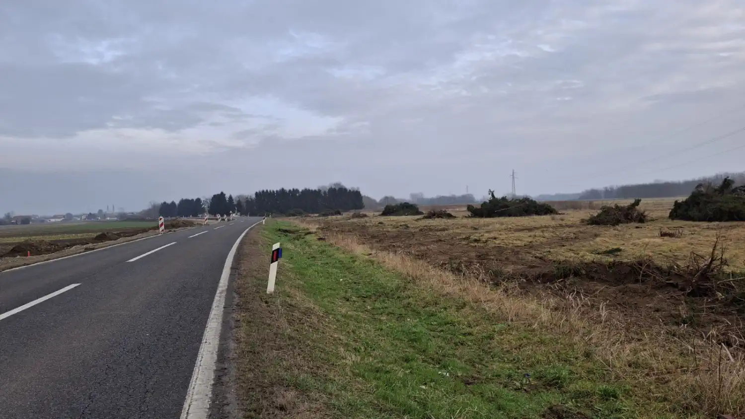 Vizura Draškovca se (opet) promijenila – u dva dana nestao drvored na ulazu u naselje (7) Vizura Draškovca se (opet) promijenila – u dva dana nestao drvored na ulazu u naselje (7)