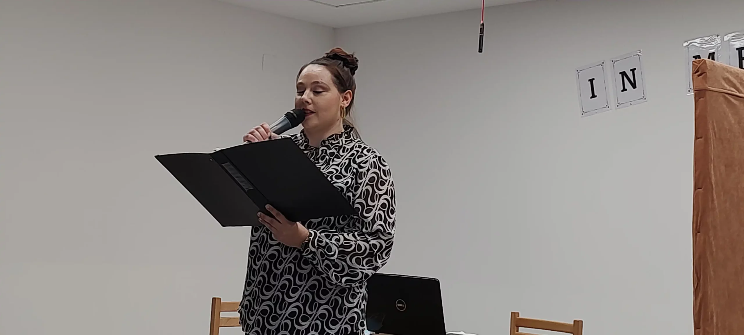 Voditeljica Elena Maria Palir 1 Voditeljica Elena Maria Palir 1