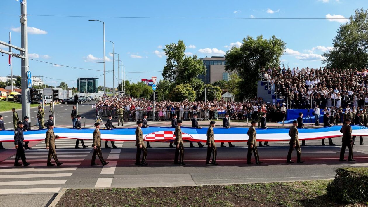 Zagreb: Svečani vojni mimohod u povodu 30 godina VRO Oluja