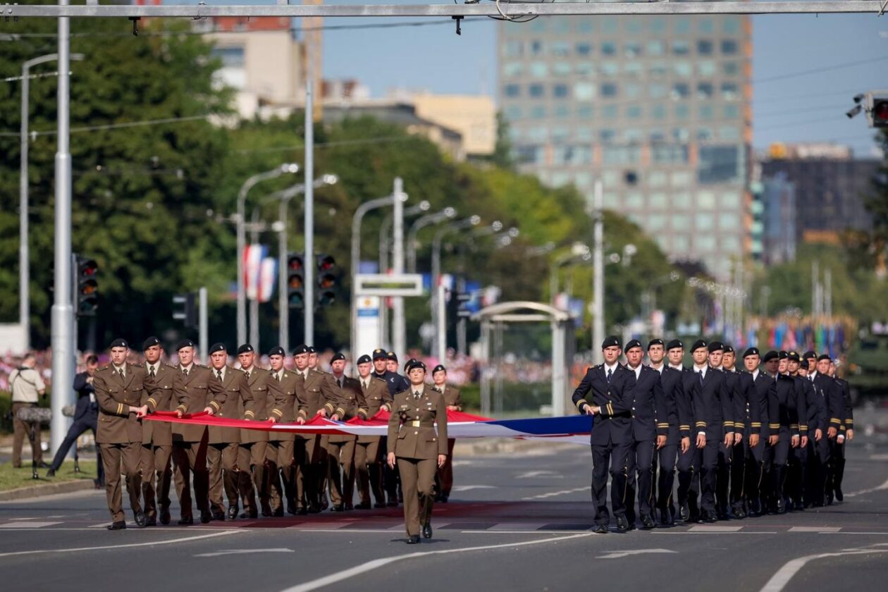 Zagreb: Svečani vojni mimohod u povodu 30 godina VRO Oluja