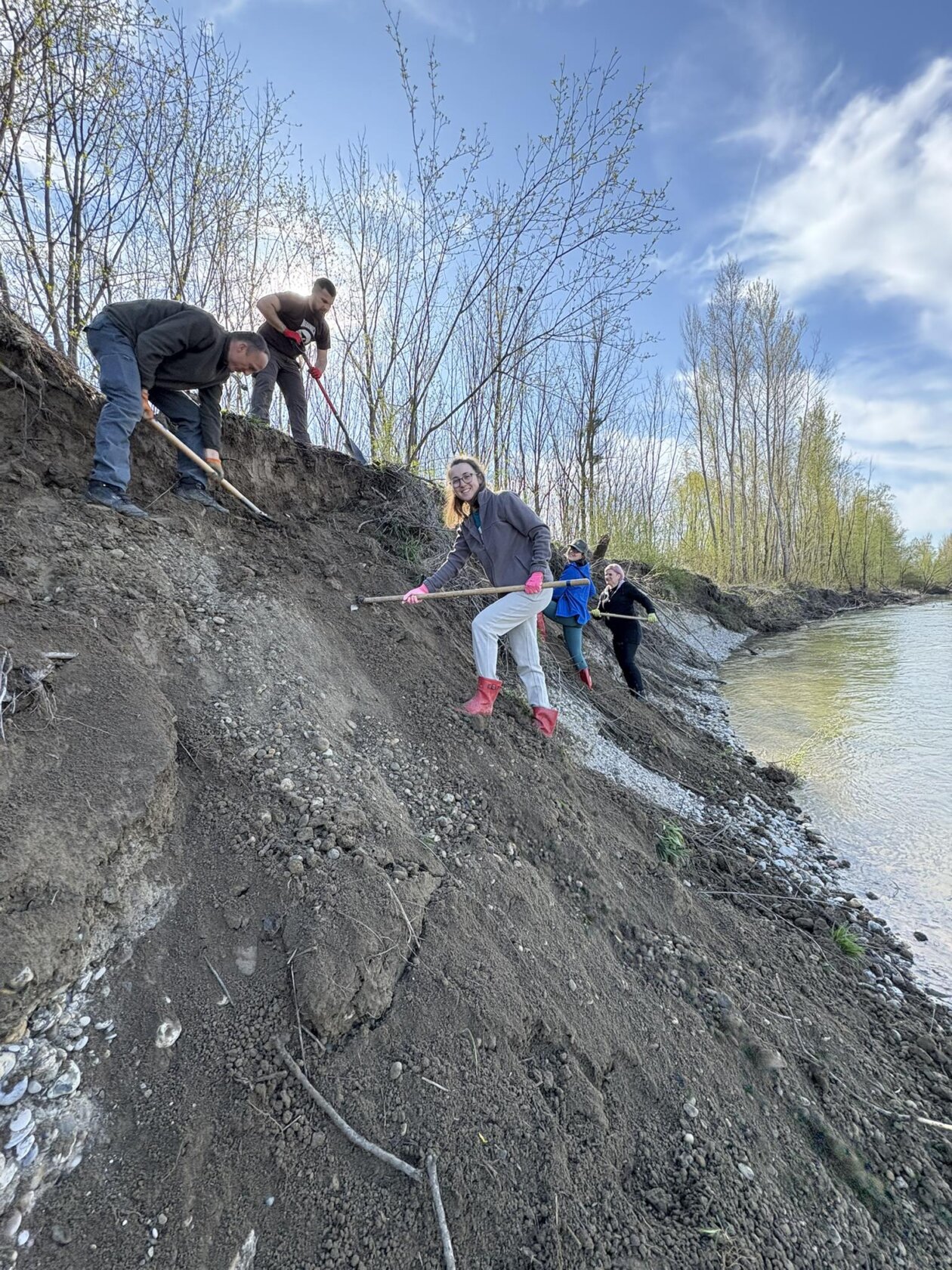 Volonteri čistili obale Drave za najmanju europsku lastavicu (14) Volonteri čistili obale Drave za najmanju europsku lastavicu (14)