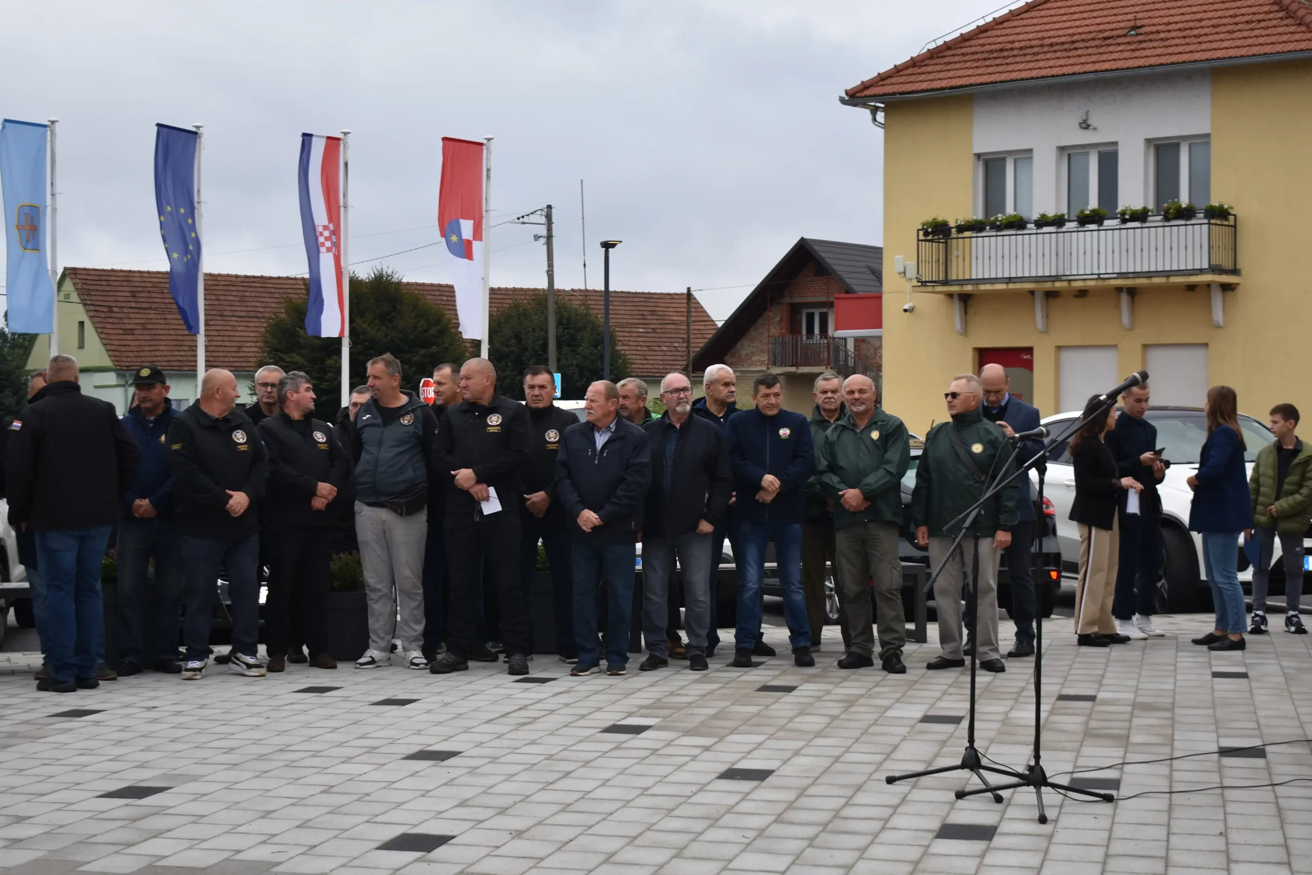 Vratišinec Otkriven spomenik poginulim brainteljima (10)