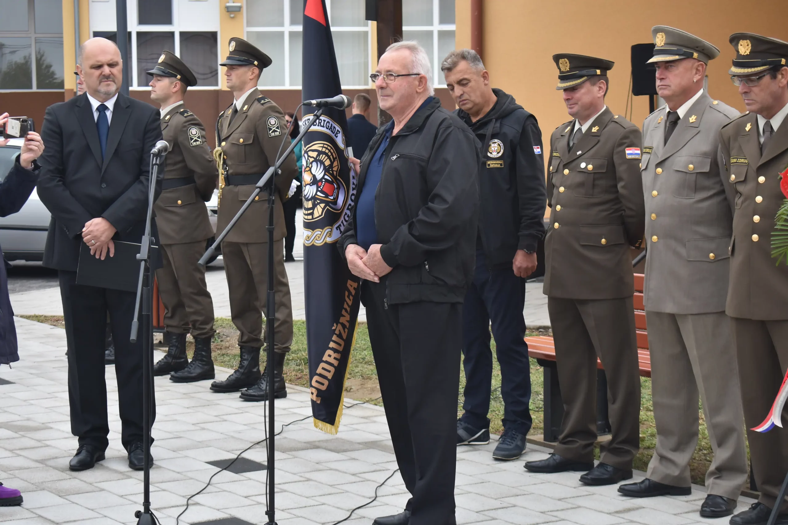 Vratišinec Otkriven spomenik poginulim brainteljima (14)