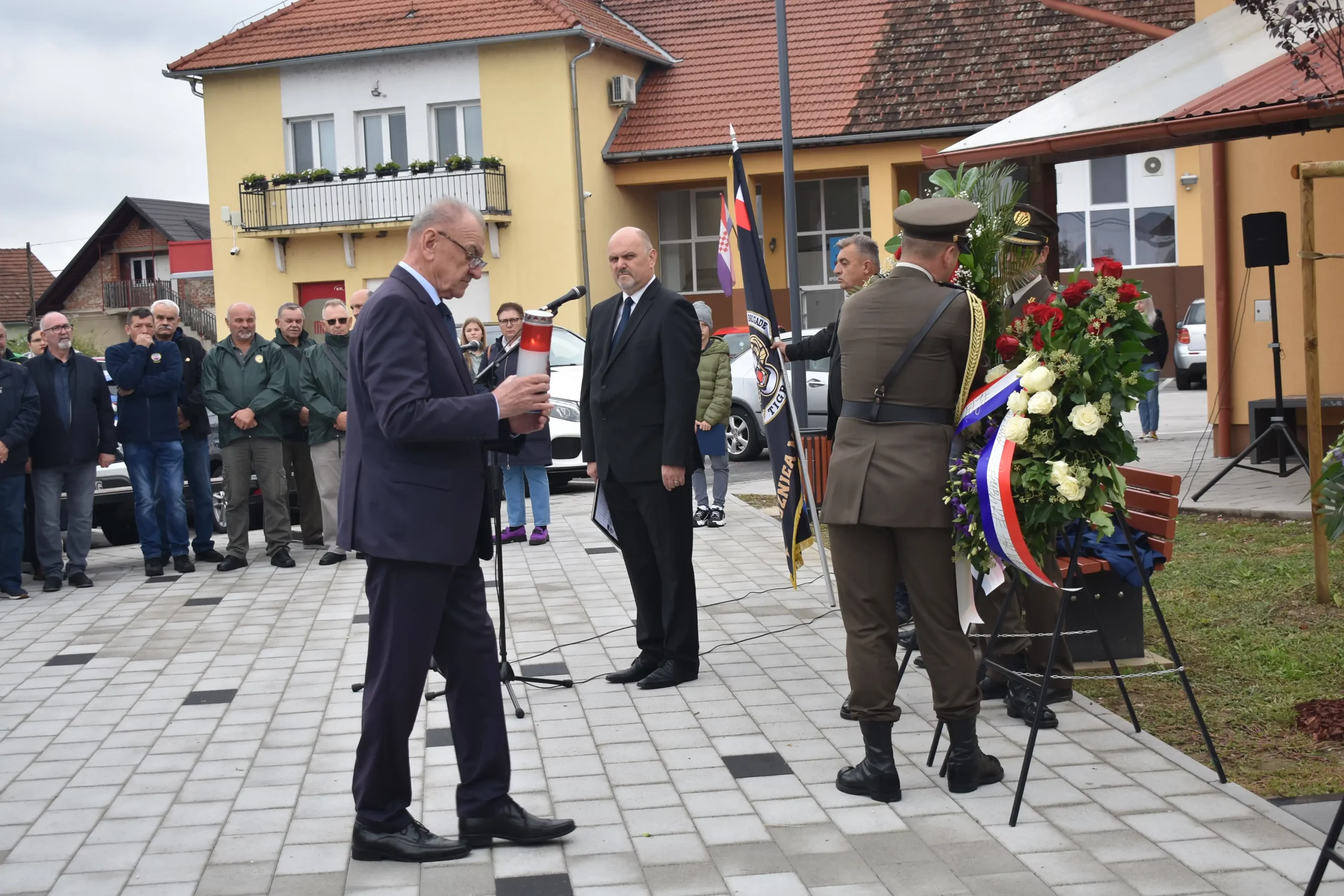 Vratišinec Otkriven spomenik poginulim brainteljima (26)