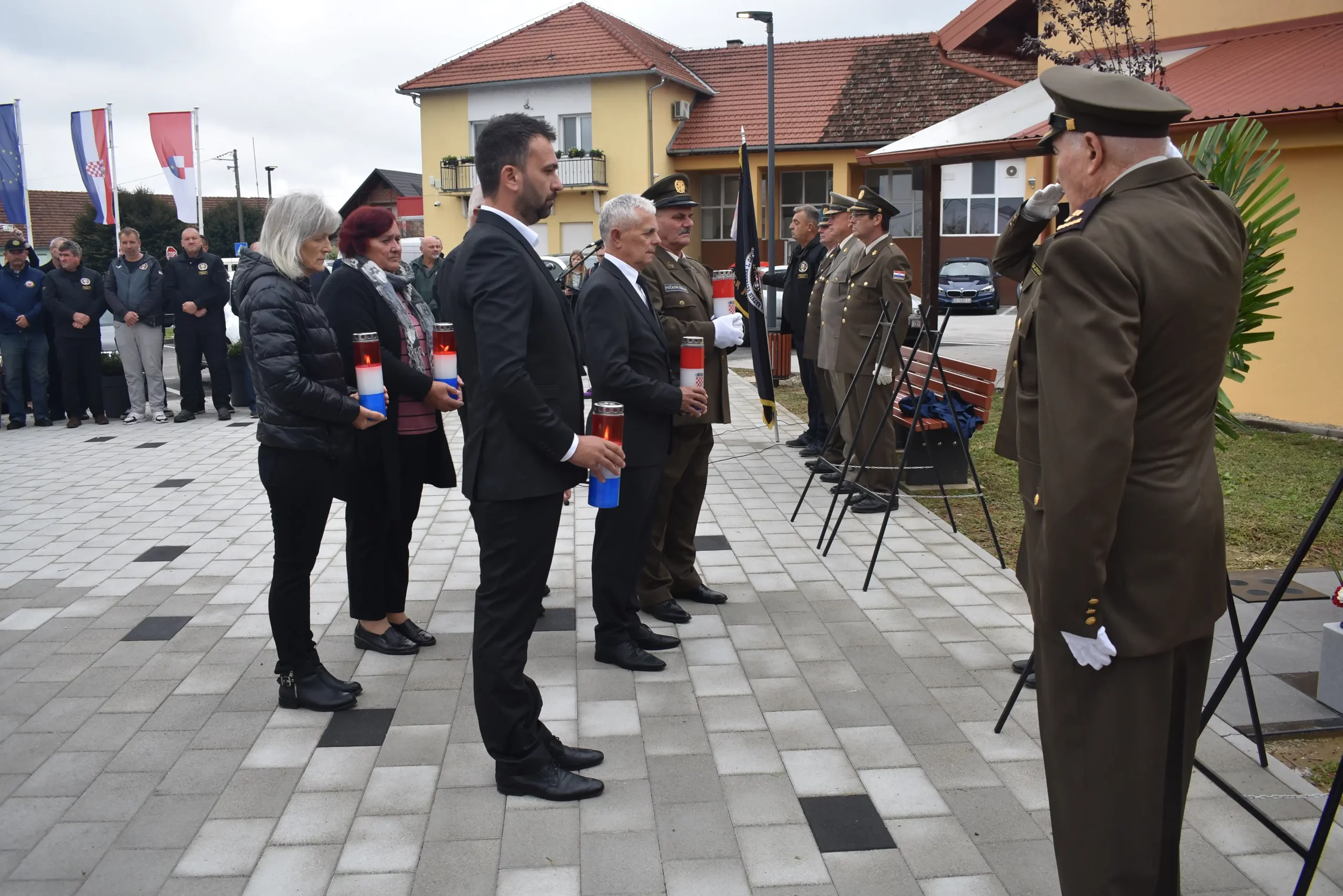 Vratišinec Otkriven spomenik poginulim brainteljima (29)