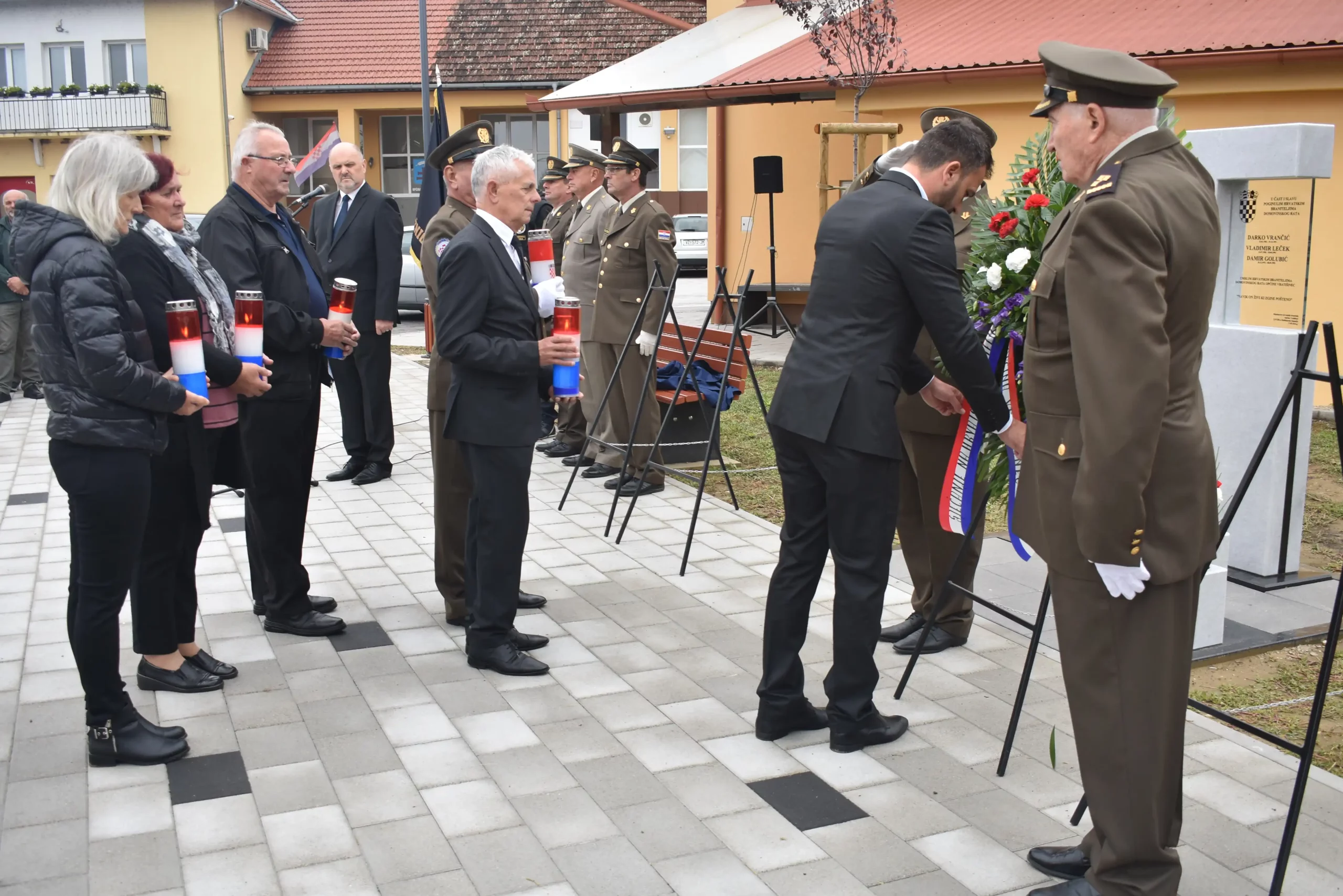 Vratišinec Otkriven spomenik poginulim brainteljima (30)