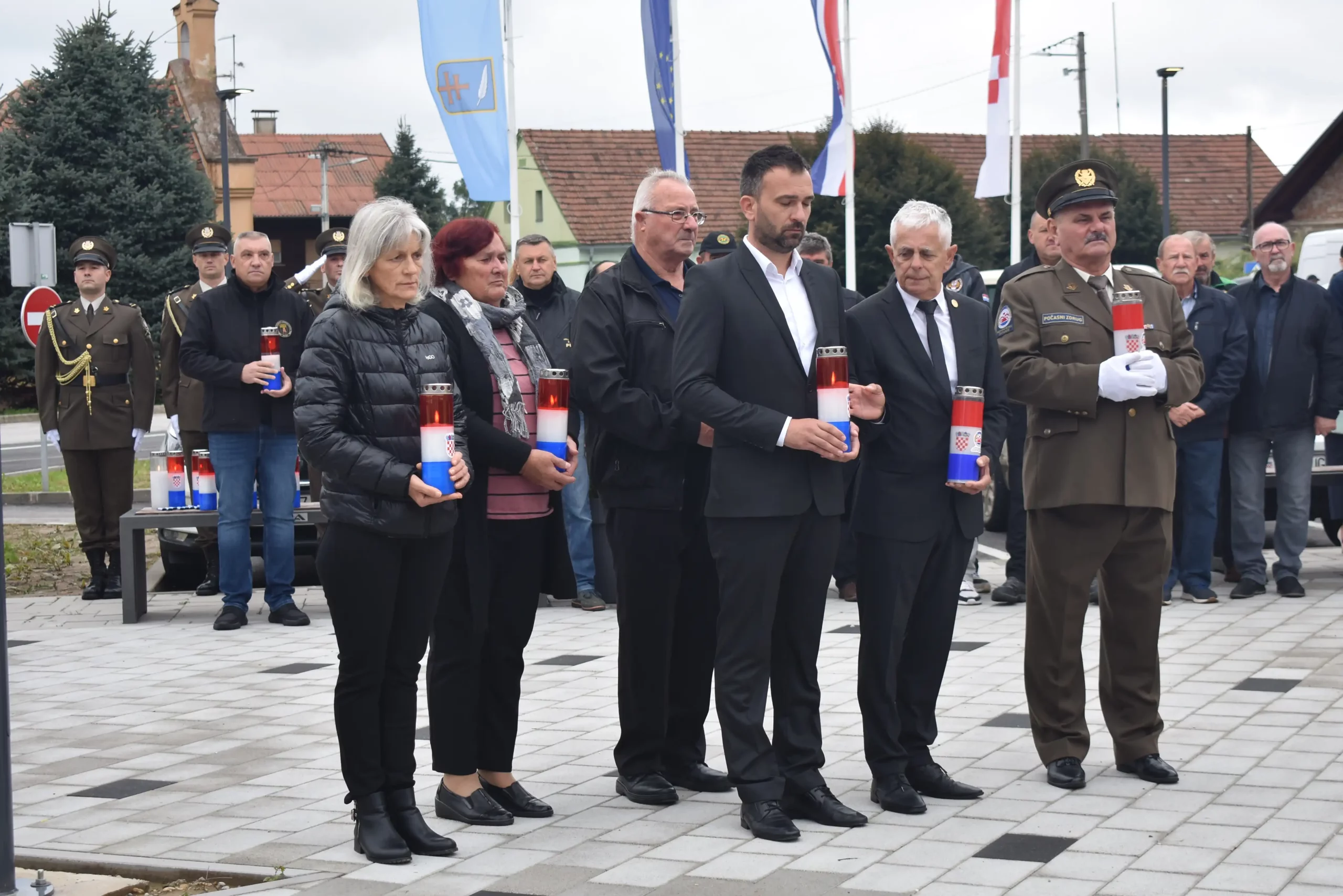 Vratišinec Otkriven spomenik poginulim brainteljima (32)