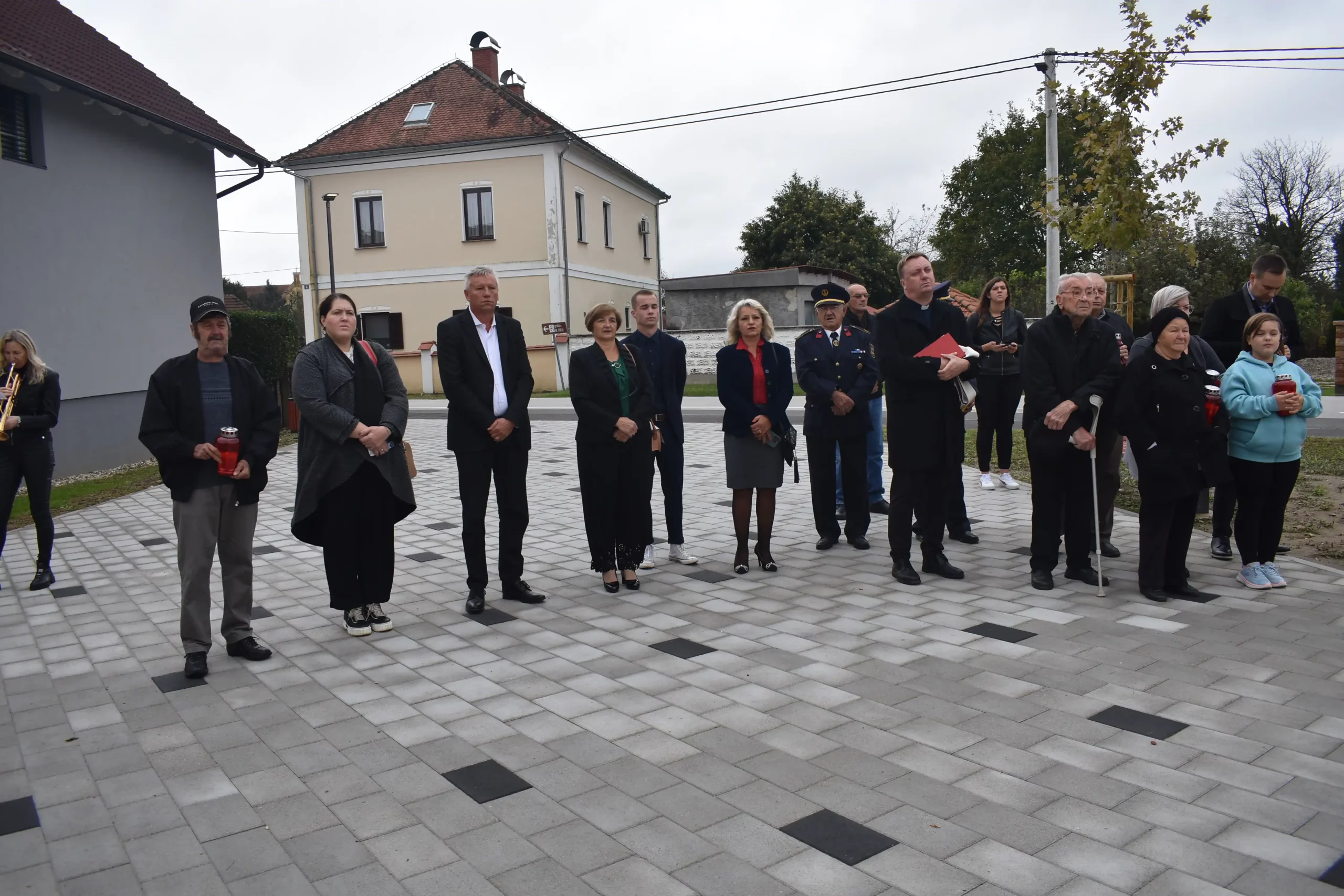 Vratišinec Otkriven spomenik poginulim brainteljima (8)