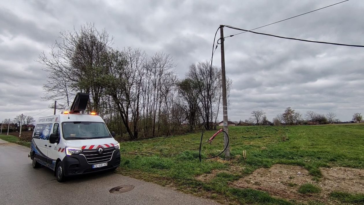 Vratišinec srušeno drvo internet telefon (1) Vratišinec srušeno drvo internet telefon (1)