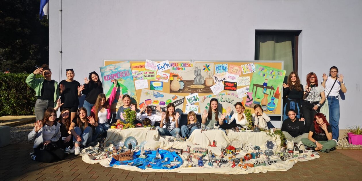 Nika Gavez Nika Gavez