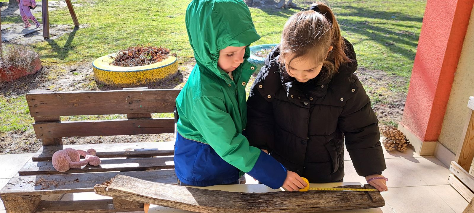 ZELENA AVANTURA Djeca iz Stonoge uređuju vrtićki okoliš (7)