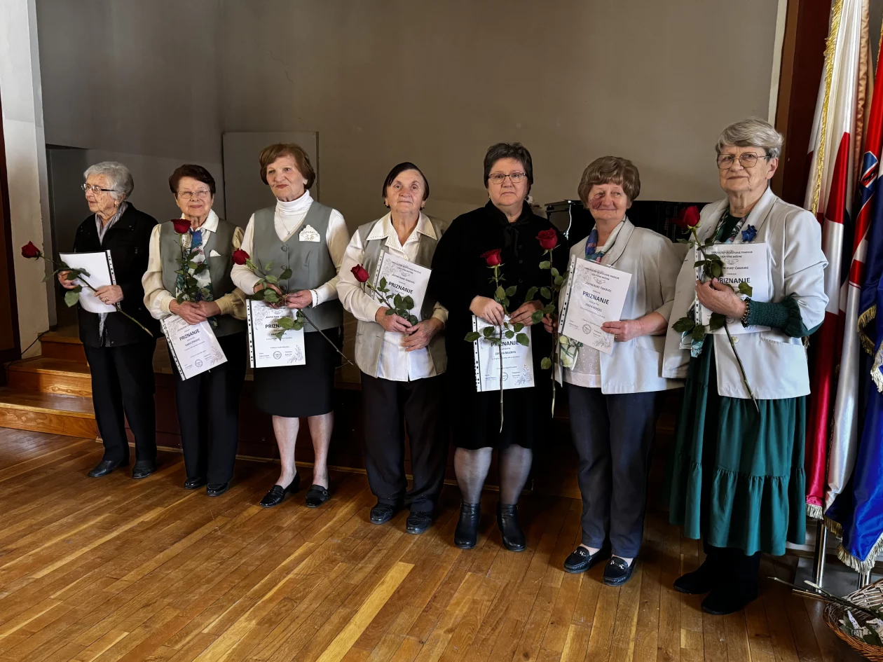 ŽENE ČUVARICE TRADICIJE – Udruga žena zlatne ruke 15 godina suradnje sa slovenskom udrugom (44)