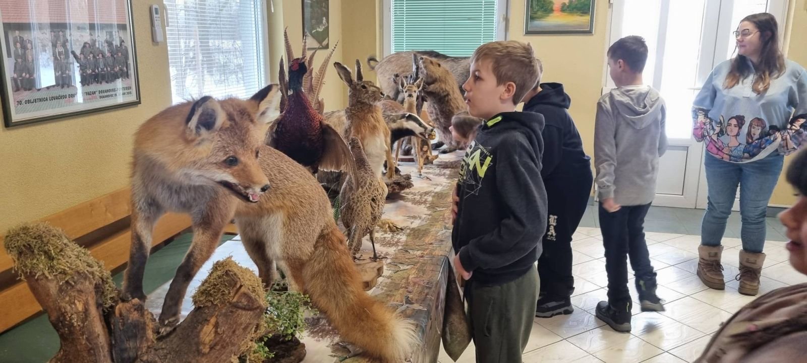 ZIMA U ZAVIČAJU Učenici PŠ Florijana Andrašeca s lovcima učili kako se zimi brine o šumskim životinjama (14)