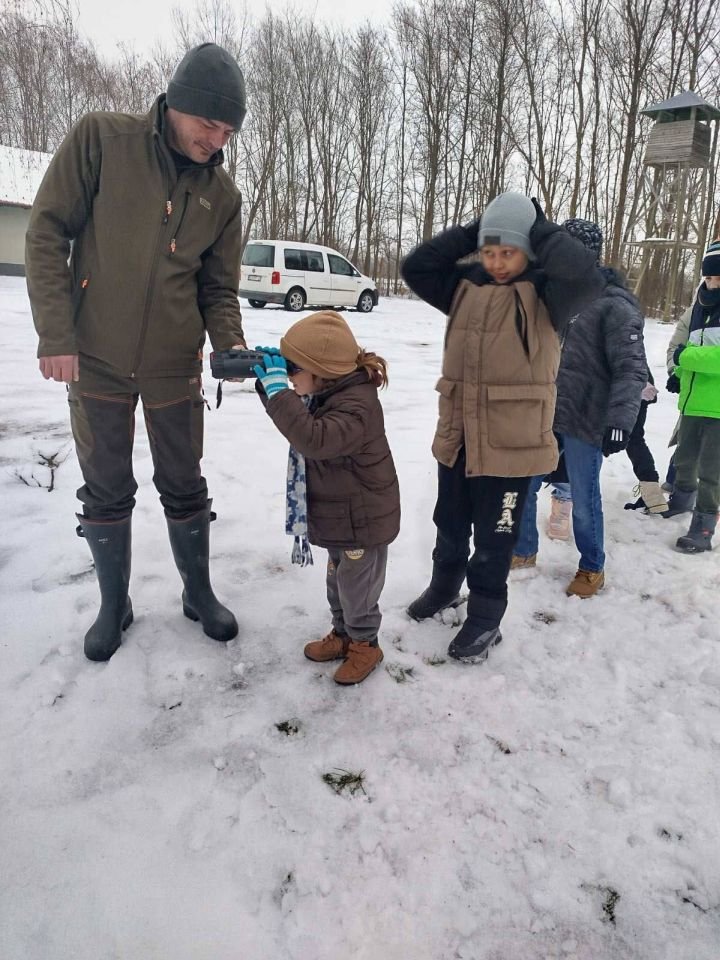 ZIMA U ZAVIČAJU Učenici PŠ Florijana Andrašeca s lovcima učili kako se zimi brine o šumskim životinjama (22)