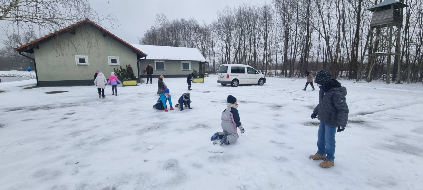 ZIMA U ZAVIČAJU Učenici PŠ Florijana Andrašeca s lovcima učili kako se zimi brine o šumskim životinjama (23)