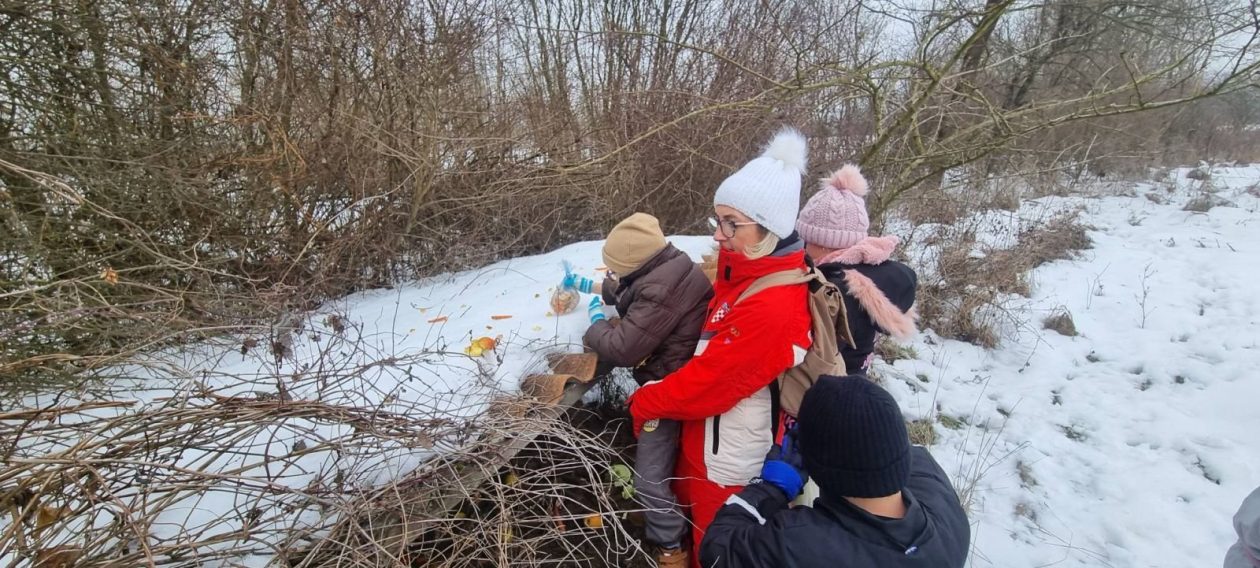ZIMA U ZAVIČAJU Učenici PŠ Florijana Andrašeca s lovcima učili kako se zimi brine o šumskim životinjama (28)