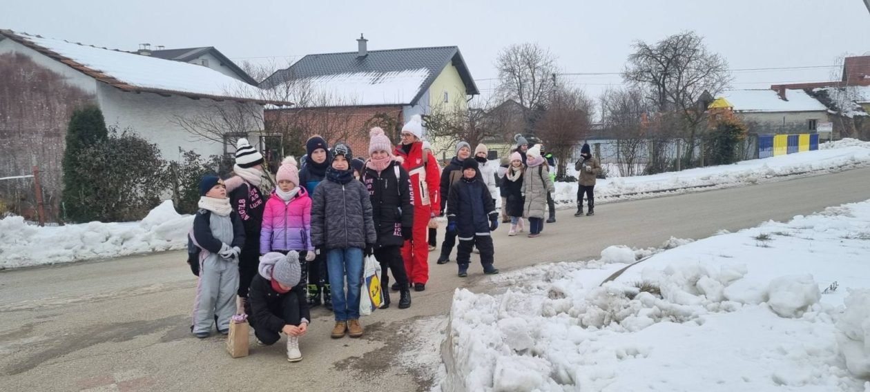 ZIMA U ZAVIČAJU Učenici PŠ Florijana Andrašeca s lovcima učili kako se zimi brine o šumskim životinjama (3)