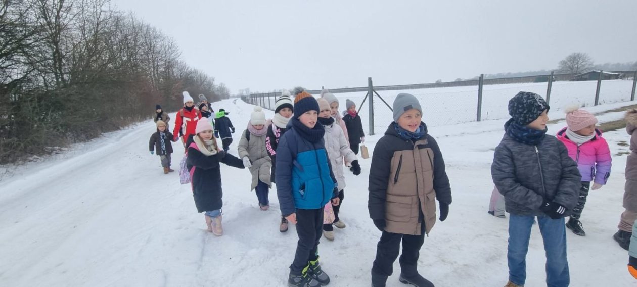 ZIMA U ZAVIČAJU Učenici PŠ Florijana Andrašeca s lovcima učili kako se zimi brine o šumskim životinjama (5)